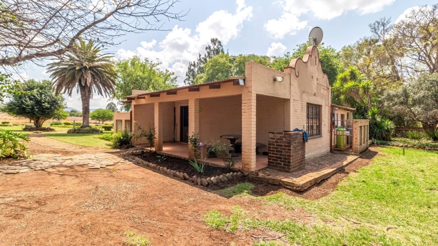 9 Bedroom Property for Sale in Hekpoort Gauteng
