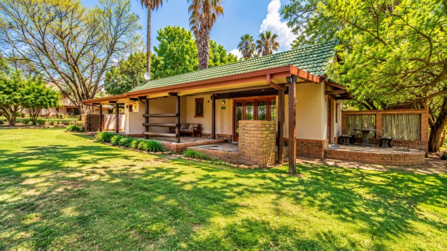 9 Bedroom Property for Sale in Hekpoort Gauteng