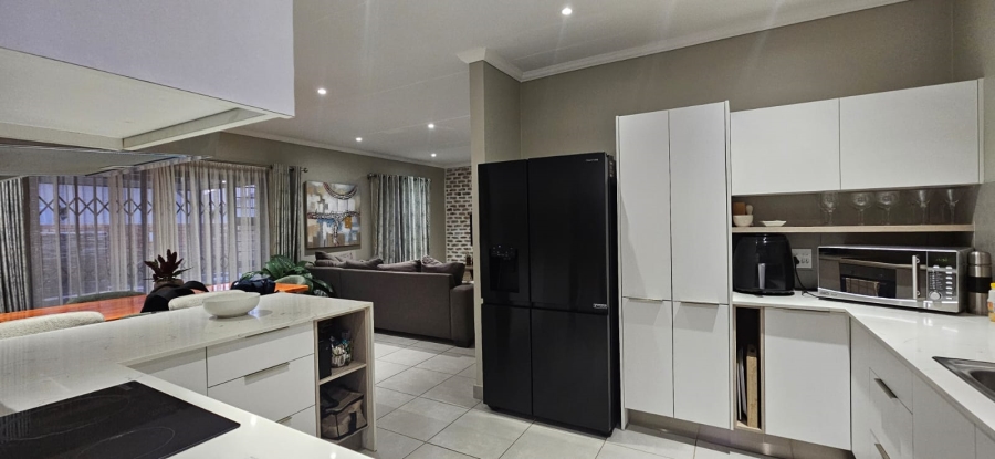 To Let 3 Bedroom Property for Rent in Lion Pride Gauteng