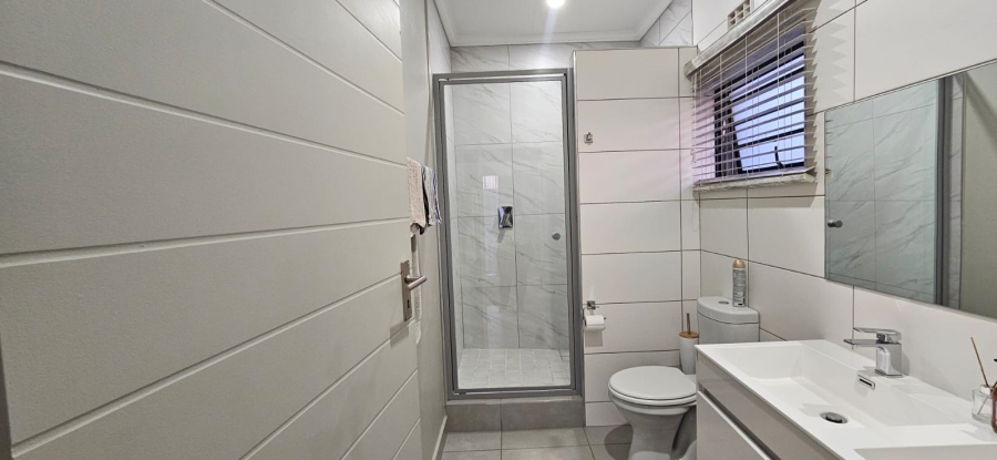 To Let 3 Bedroom Property for Rent in Lion Pride Gauteng