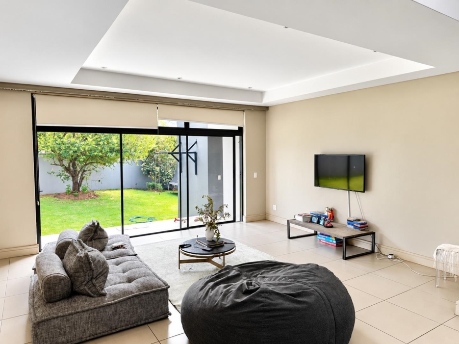 To Let 5 Bedroom Property for Rent in Helderfontein Estate Gauteng
