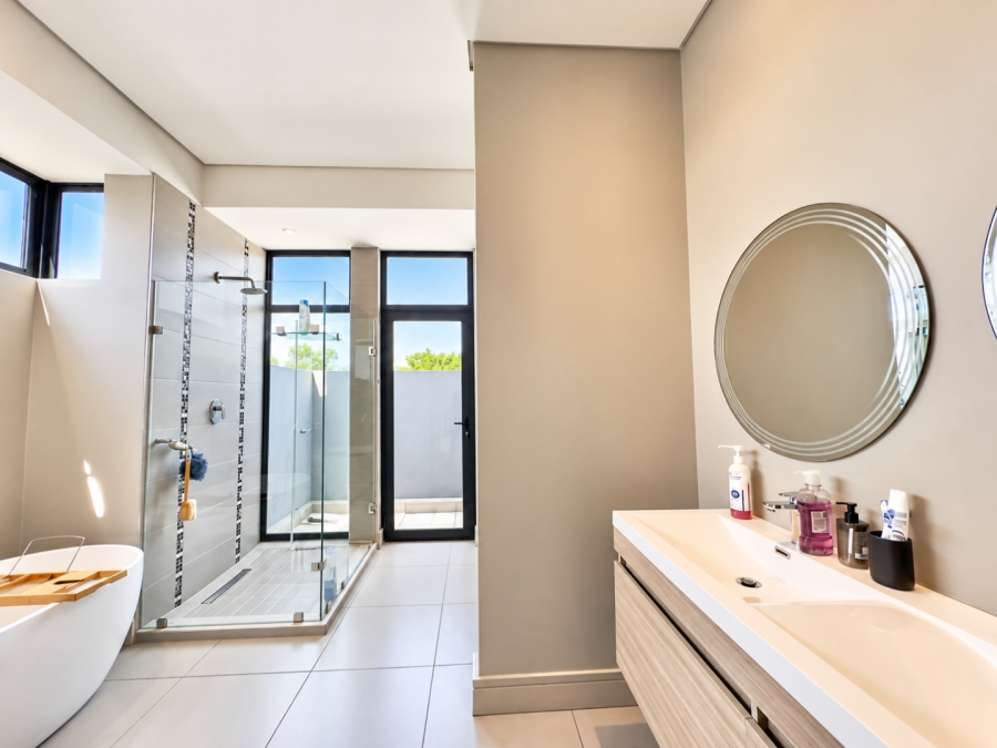 To Let 5 Bedroom Property for Rent in Helderfontein Estate Gauteng