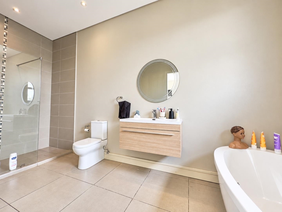 To Let 5 Bedroom Property for Rent in Helderfontein Estate Gauteng