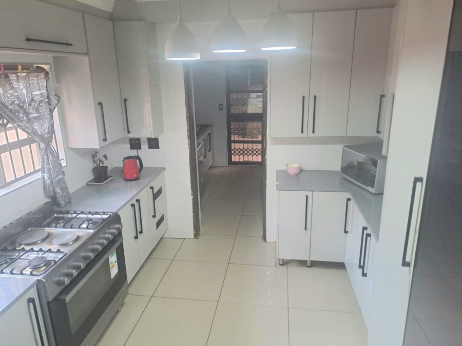 To Let 4 Bedroom Property for Rent in Weavind Park Gauteng
