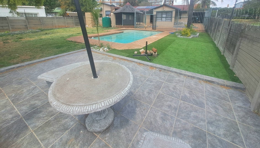 To Let 4 Bedroom Property for Rent in Weavind Park Gauteng