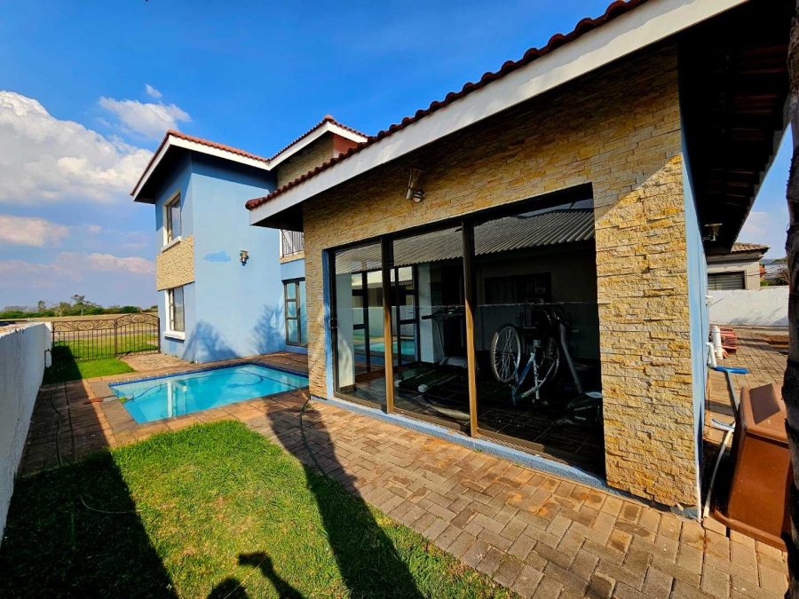 4 Bedroom Property for Sale in Theresa Park Gauteng