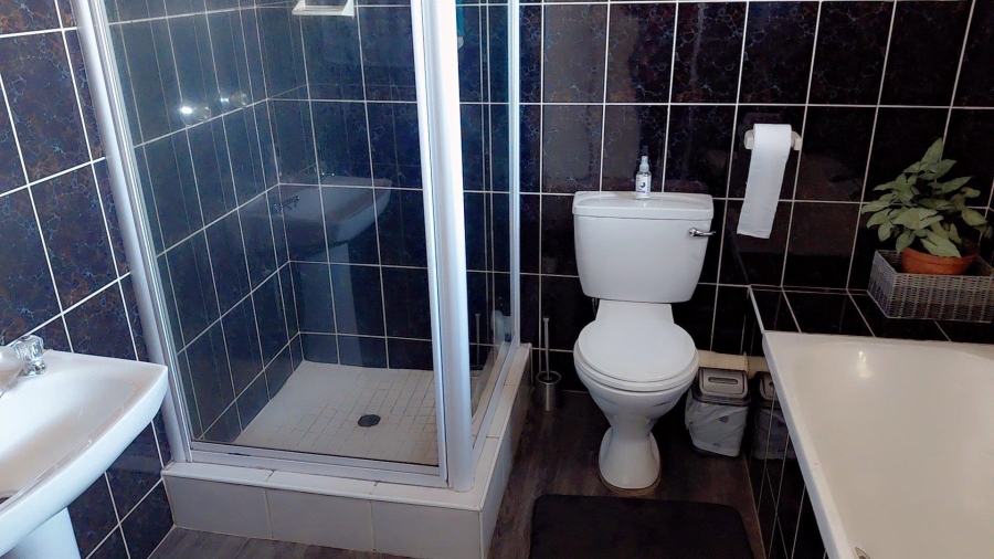 3 Bedroom Property for Sale in Glen Erasmia Gauteng