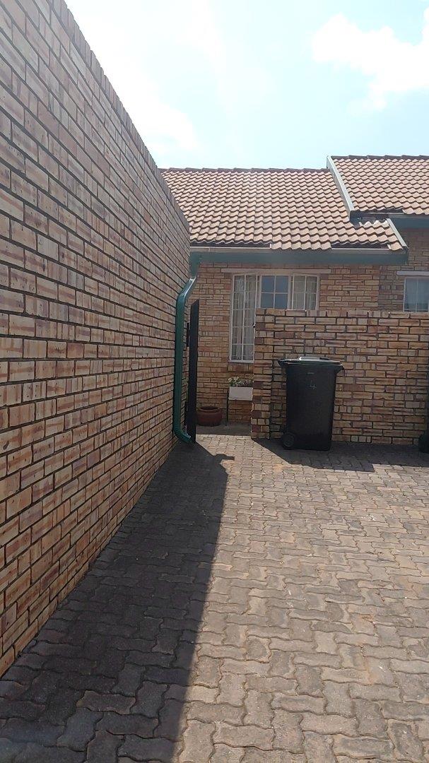 3 Bedroom Property for Sale in Glen Erasmia Gauteng