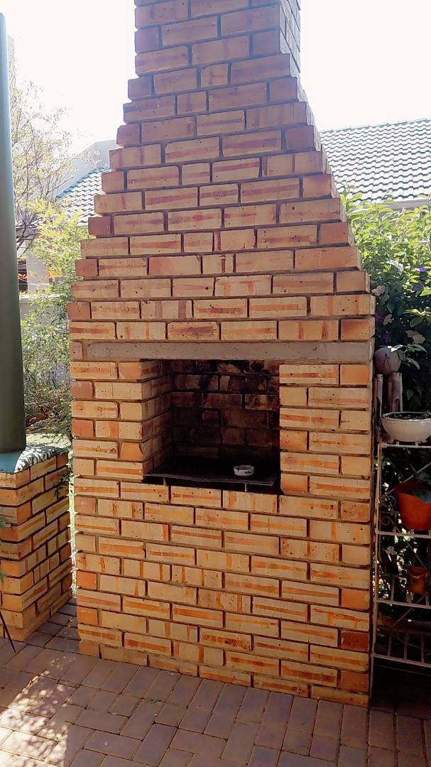 3 Bedroom Property for Sale in Glen Erasmia Gauteng