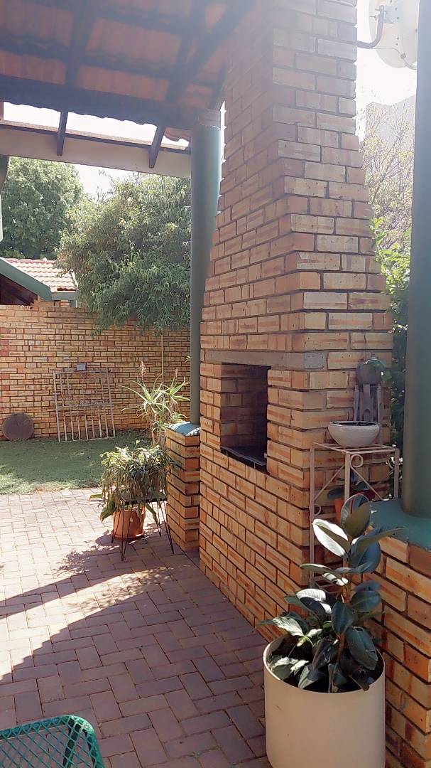 3 Bedroom Property for Sale in Glen Erasmia Gauteng