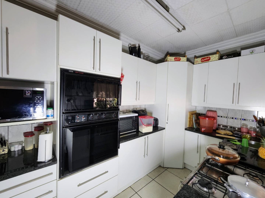 4 Bedroom Property for Sale in Moregloed Gauteng
