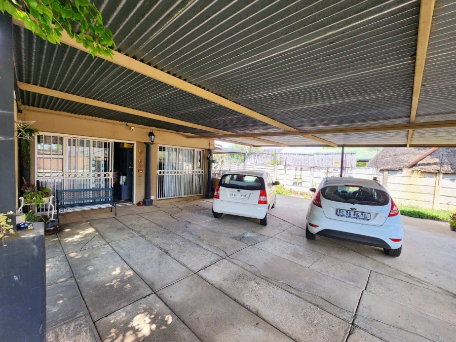 4 Bedroom Property for Sale in Moregloed Gauteng
