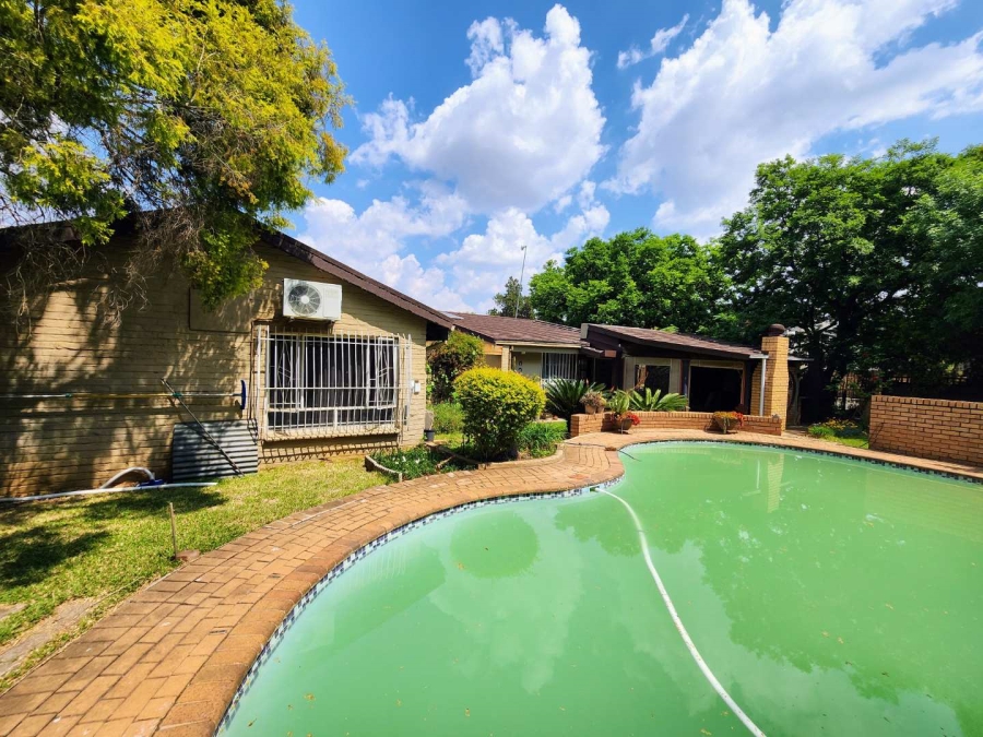 4 Bedroom Property for Sale in Moregloed Gauteng