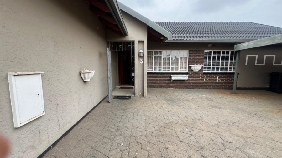 4 Bedroom Property for Sale in Robertsham Gauteng