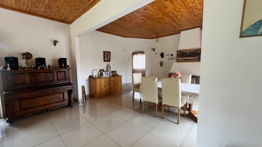 4 Bedroom Property for Sale in Robertsham Gauteng