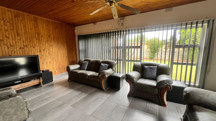 4 Bedroom Property for Sale in Robertsham Gauteng