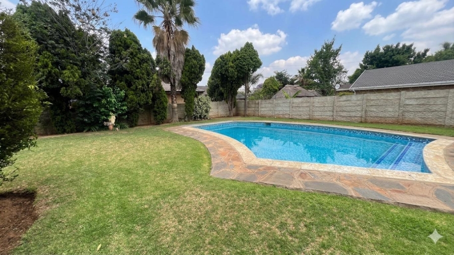 4 Bedroom Property for Sale in Robertsham Gauteng