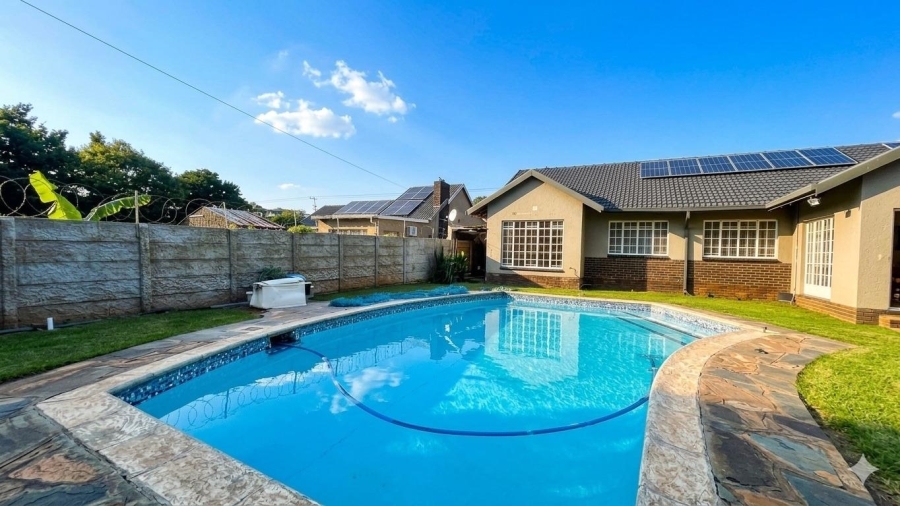 4 Bedroom Property for Sale in Robertsham Gauteng