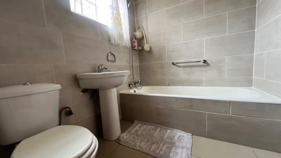 4 Bedroom Property for Sale in Robertsham Gauteng