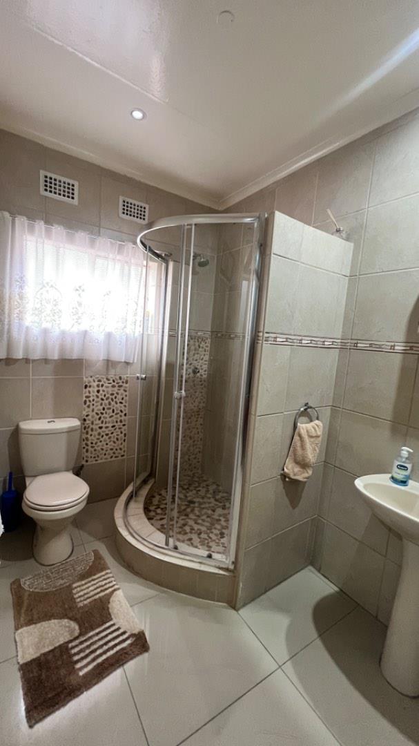 4 Bedroom Property for Sale in Robertsham Gauteng
