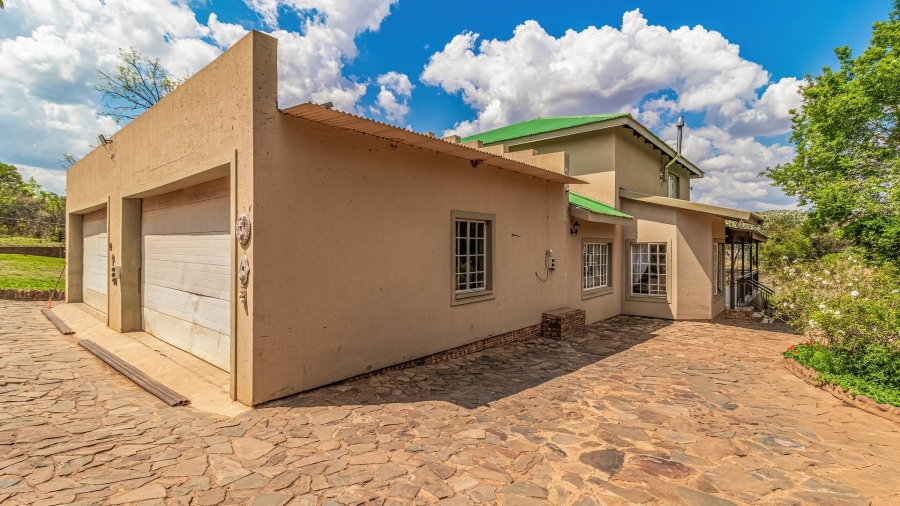 9 Bedroom Property for Sale in Hekpoort Gauteng