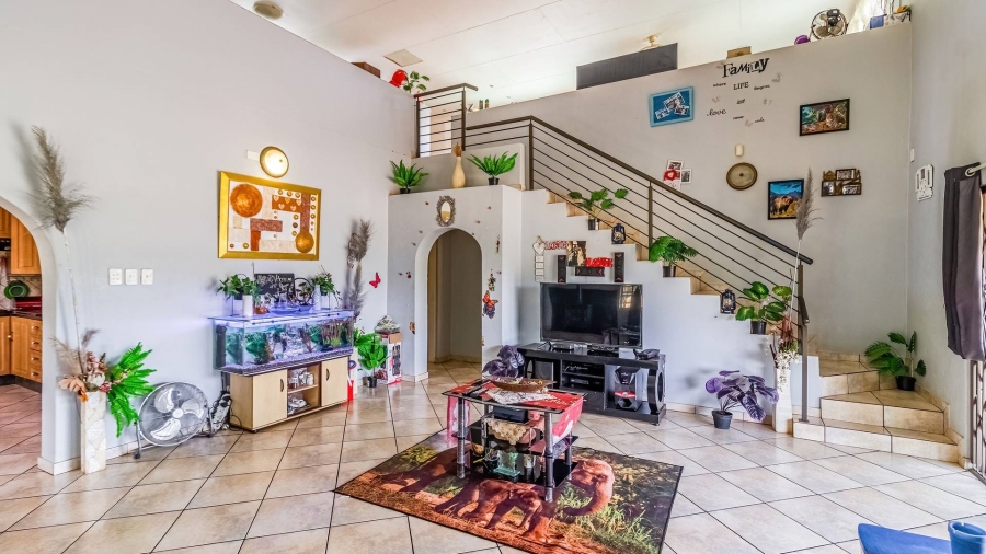 9 Bedroom Property for Sale in Hekpoort Gauteng