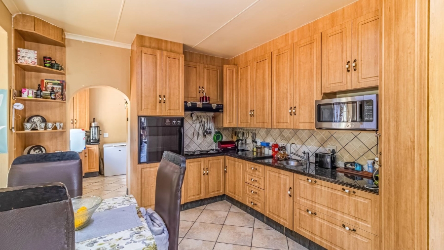 9 Bedroom Property for Sale in Hekpoort Gauteng