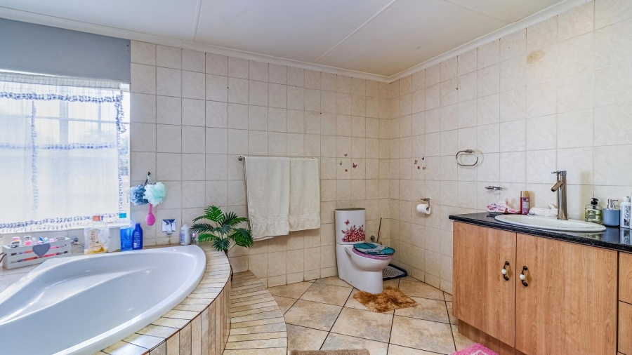 9 Bedroom Property for Sale in Hekpoort Gauteng