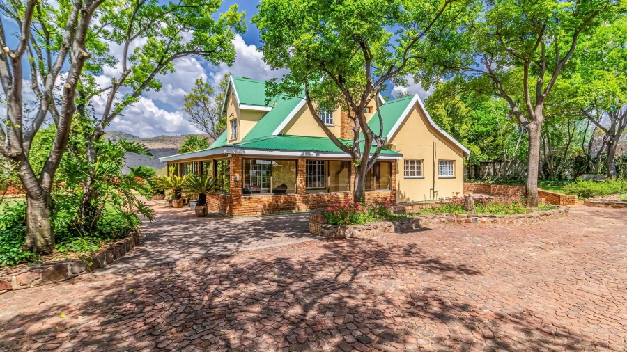 9 Bedroom Property for Sale in Hekpoort Gauteng