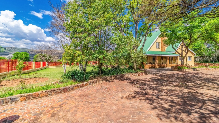 9 Bedroom Property for Sale in Hekpoort Gauteng