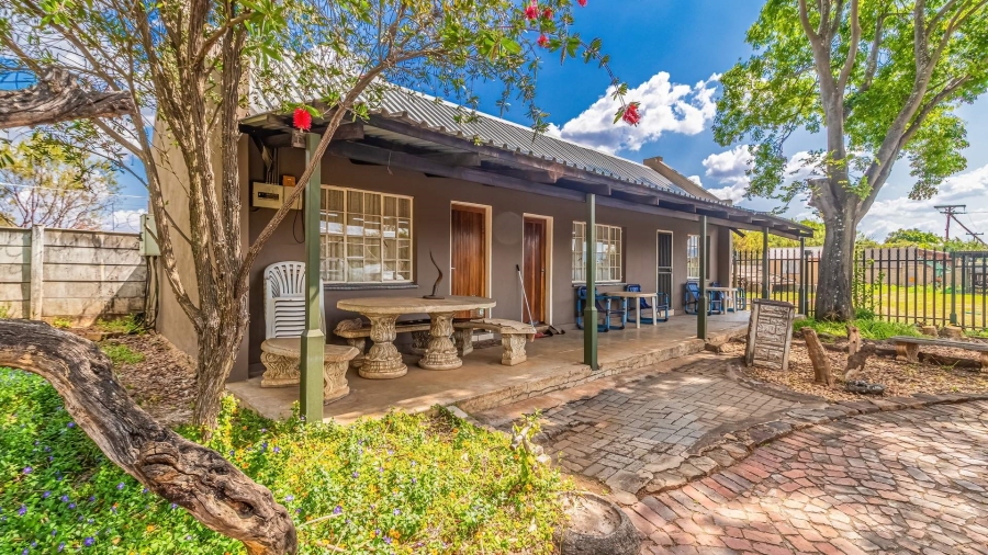 9 Bedroom Property for Sale in Hekpoort Gauteng