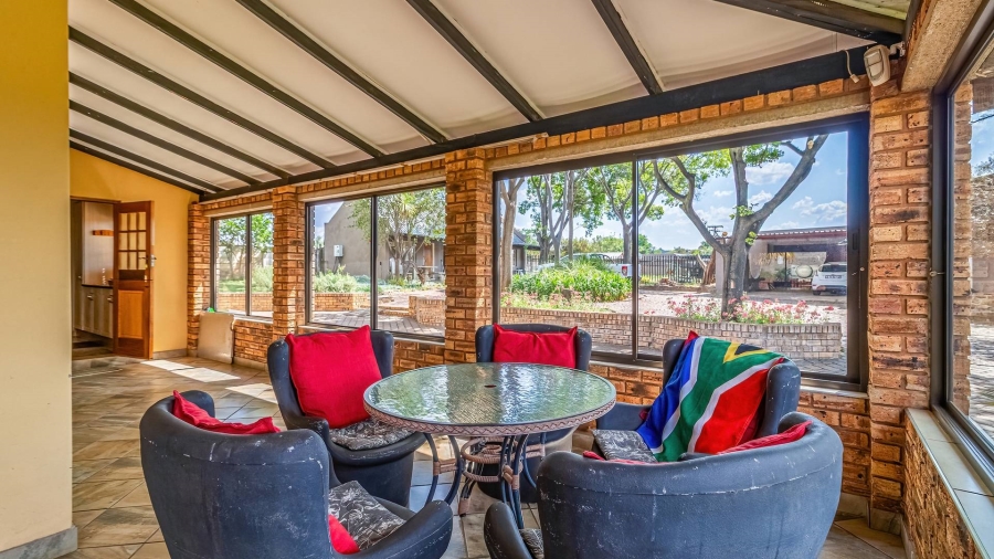 9 Bedroom Property for Sale in Hekpoort Gauteng