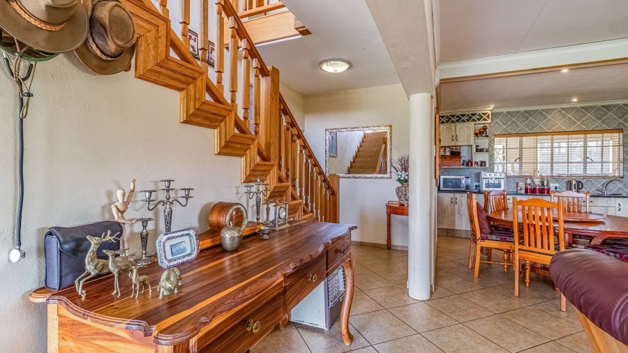 9 Bedroom Property for Sale in Hekpoort Gauteng