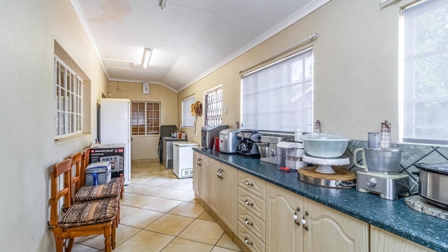 9 Bedroom Property for Sale in Hekpoort Gauteng