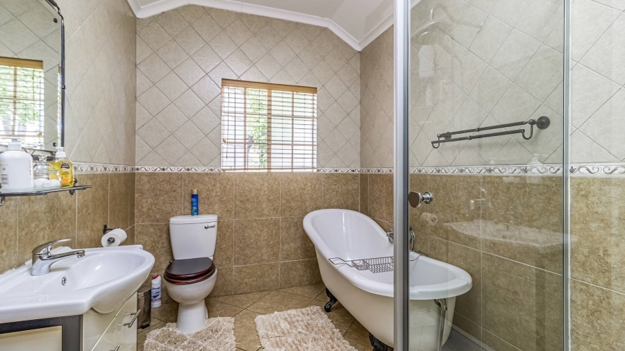 9 Bedroom Property for Sale in Hekpoort Gauteng