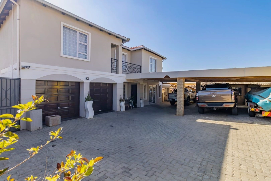 4 Bedroom Property for Sale in Cosmo City Gauteng