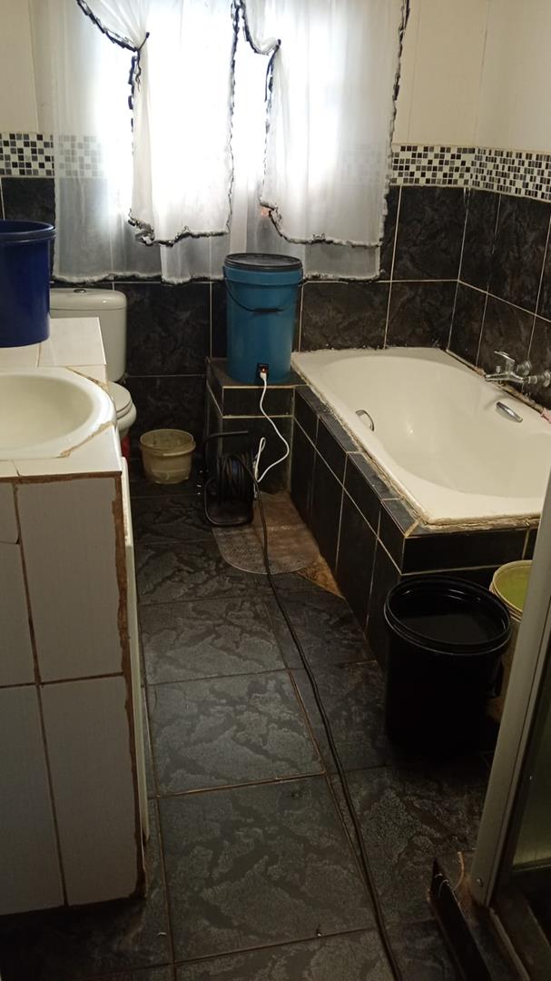 7 Bedroom Property for Sale in Jan Hofmeyer Gauteng