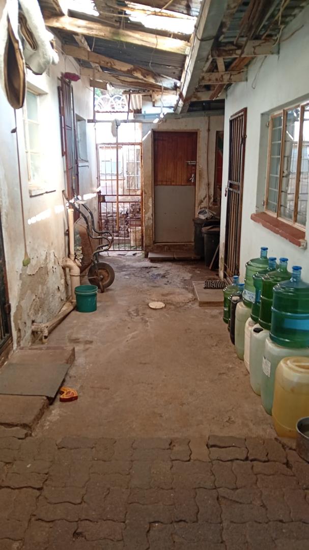 7 Bedroom Property for Sale in Jan Hofmeyer Gauteng