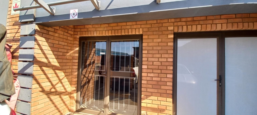 To Let Commercial Property for Rent in Hennopspark Gauteng