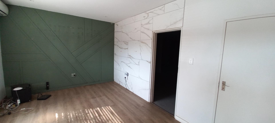To Let Commercial Property for Rent in Hennopspark Gauteng