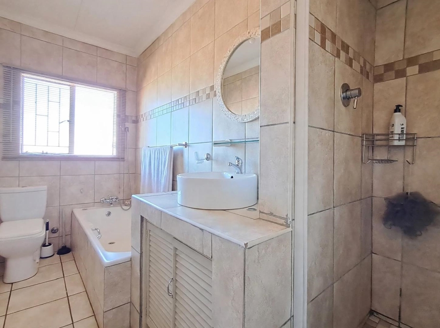 3 Bedroom Property for Sale in Brackenhurst Gauteng