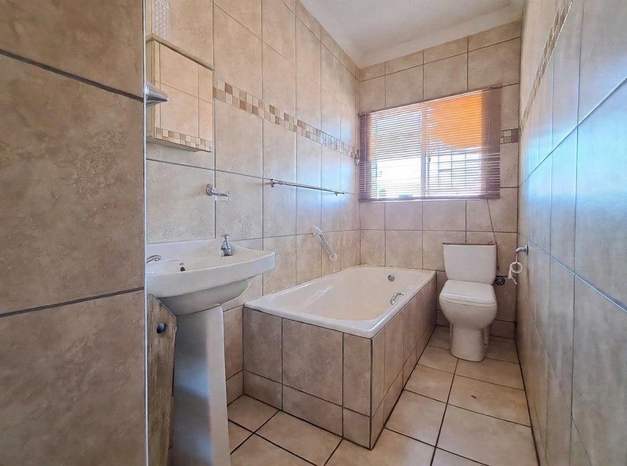 3 Bedroom Property for Sale in Brackenhurst Gauteng