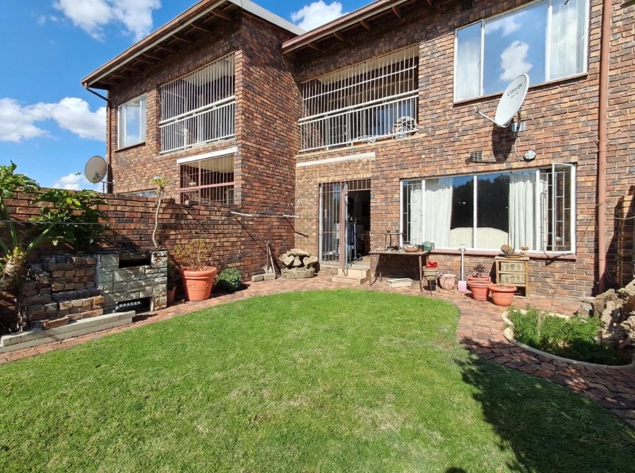 3 Bedroom Property for Sale in Brackenhurst Gauteng