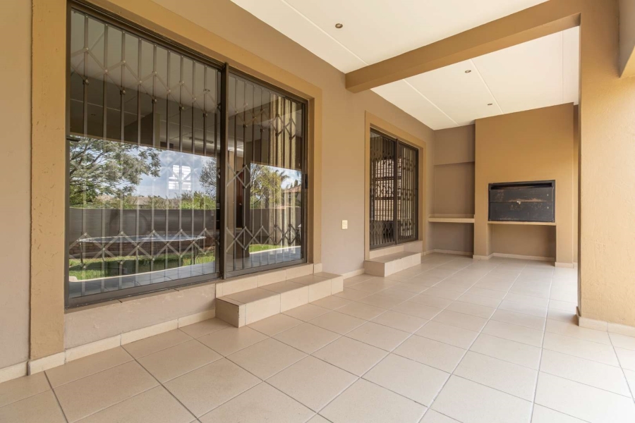 3 Bedroom Property for Sale in Ruimsig Country Estate Gauteng