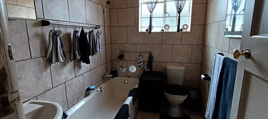 5 Bedroom Property for Sale in Brakpan Central Gauteng