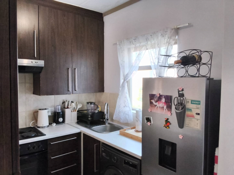 To Let 1 Bedroom Property for Rent in Pineslopes Gauteng