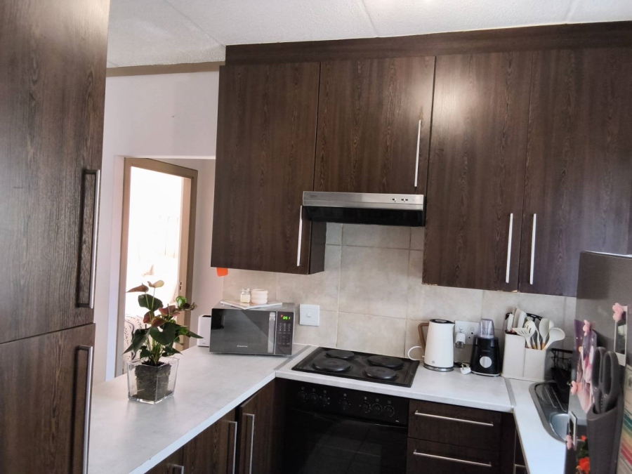 To Let 1 Bedroom Property for Rent in Pineslopes Gauteng