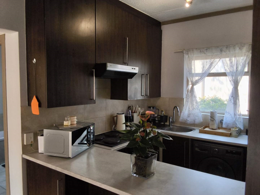 To Let 1 Bedroom Property for Rent in Pineslopes Gauteng