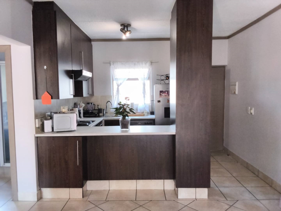 To Let 1 Bedroom Property for Rent in Pineslopes Gauteng