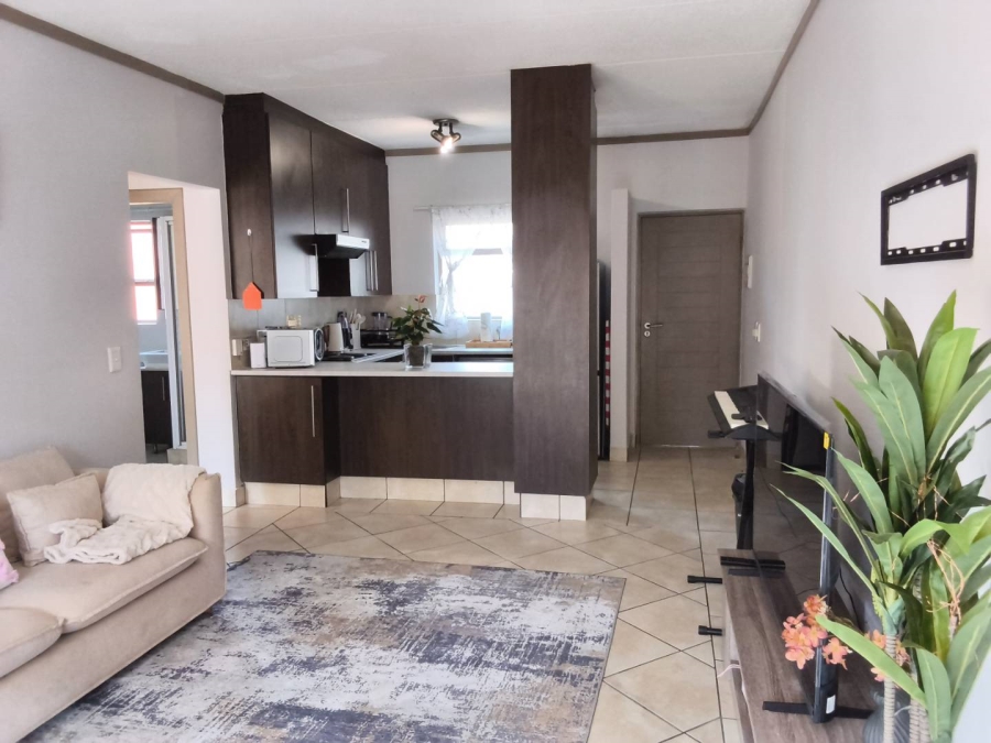To Let 1 Bedroom Property for Rent in Pineslopes Gauteng